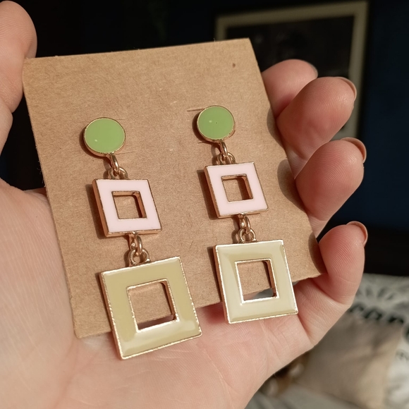 ♥️ Retro 70s Chic Earrings - Picture 8 of 10